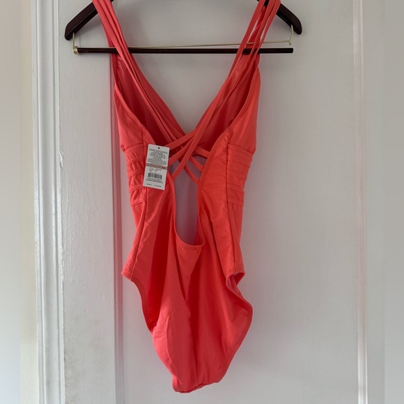 La Blanca Island Goddess Tummy-Control Strappy One-Piece Swimsuit - Picture 4 of 15